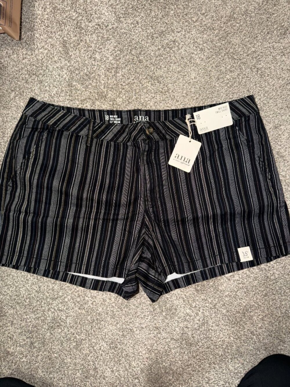 Women's Mid Rise Shorts - Picture 3 of 3